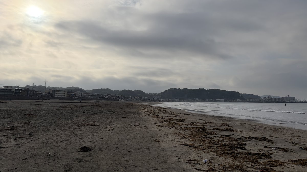 風で荒れた海。面がガタガタの状態