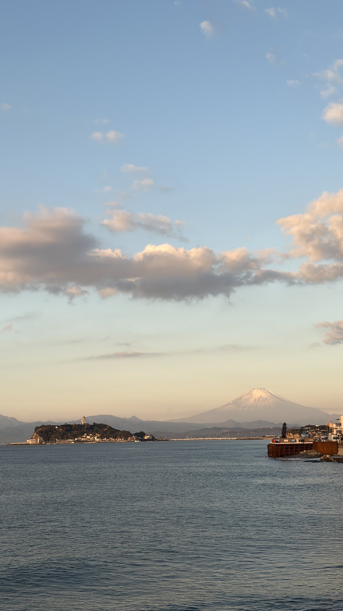 冬の江ノ島と富士山